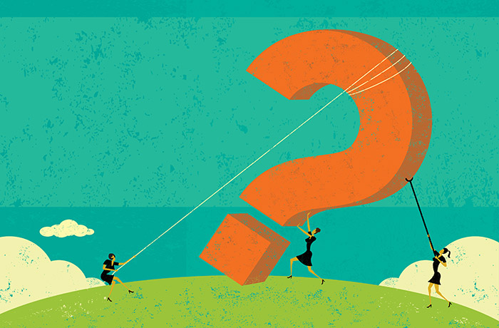 Wie kann ich mich vernünftig entscheiden? Selbstbestimmte Entscheidungen können wir nur treffen, wenn wir zutreffend informiert sind und für uns selbst schauen, was wirklich wichtig ist, ohne uns von anderen treiben zu lassen. Risikokompetenz statt blindem Vertrauen könnte helfen.
3 Frauen versuchen auf einem Hügel mt Seil, Stütze und Händen ein großes Fragezeichen auf einer Wiese aufzurichten, im Hintergrund sind Meer und Himmel.